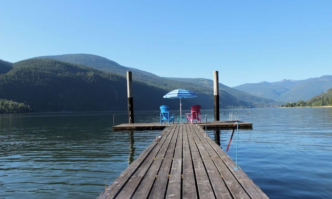 Nelson Cabin | Beautiful Beach front cottage near Nelson, BC