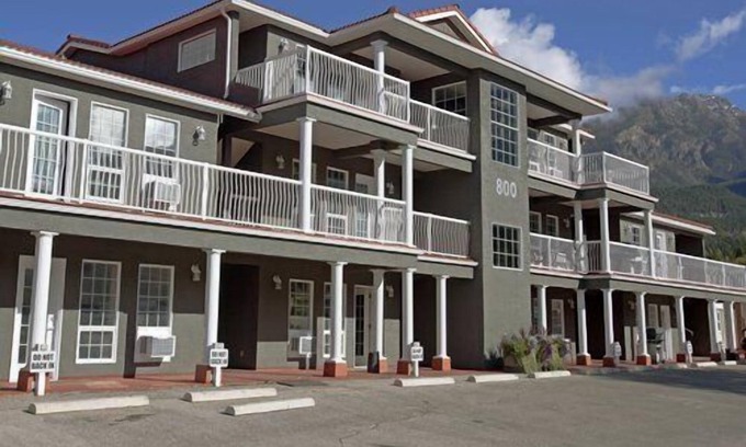 East Kootenay Apartment | Beautiful 1 bedroom unit at resort, sleeps 4