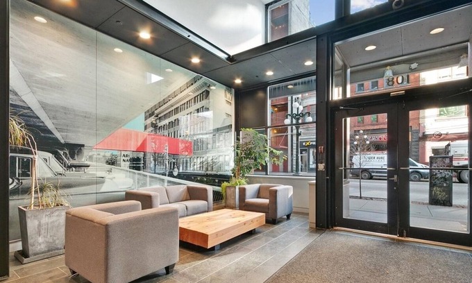 Crosstown Apartment | Beautiful & Stylish apartment in Vancouver with the best amenities