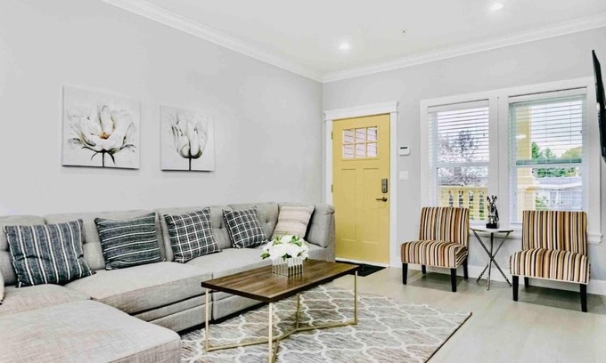 East Side House | Brand New Luxury 5 bedroom home in central Vancouver