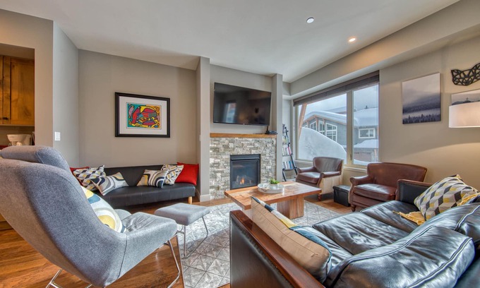 Sun Peaks House | Brand New Spacious 3 Bedroom with ski-in/ski-out access via the new Orient chairlift