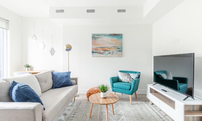 High Park-Swansea Apartment | BRAND NEW - Upscale 3BR Apartment - Steps from High Park!