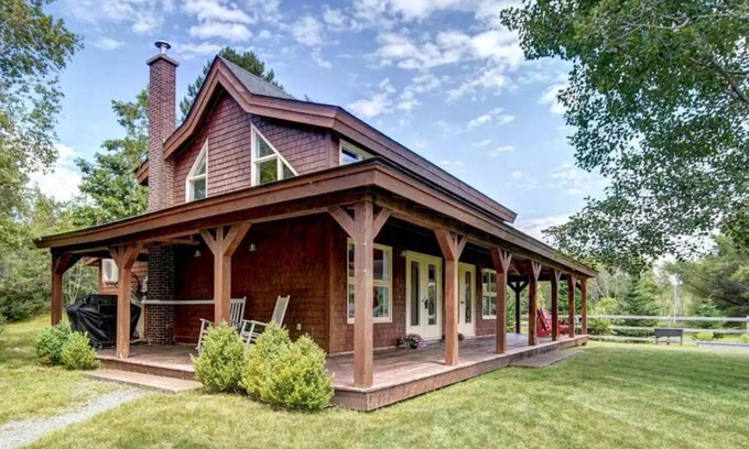 Hubley House | Breathtaking Nature Cabin 15 Min from Halifax