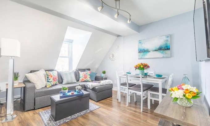 Centretown West Apartment | Bright and Stylish 1BR - Rooftop Deck - Downtown