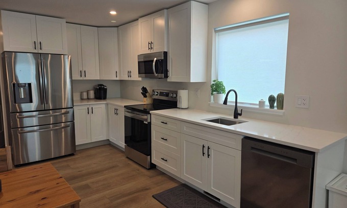 Kamloops House | Bright Daylight Suite