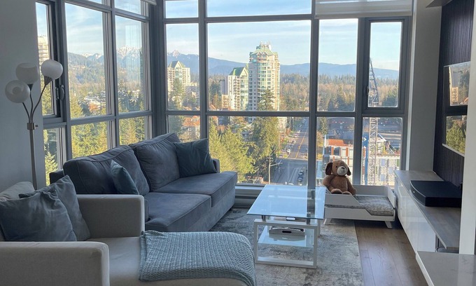 Coquitlam Condo | Bright spacious modern condo home away from home