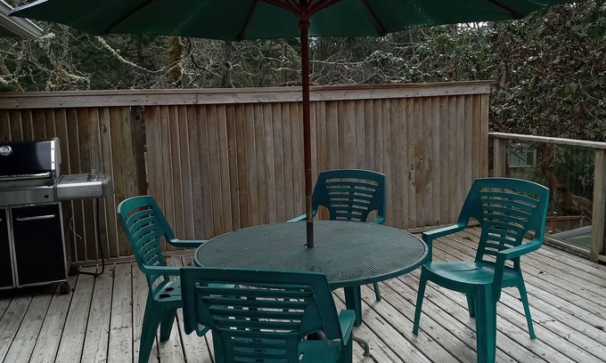 Saanich East House | BRIGHT, WATER VIEW, WHOLE HOME