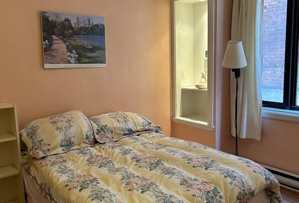 Cote-Des-Neiges—Notre-Dame-De-Grace Resort | Private room ∙ 2 guests