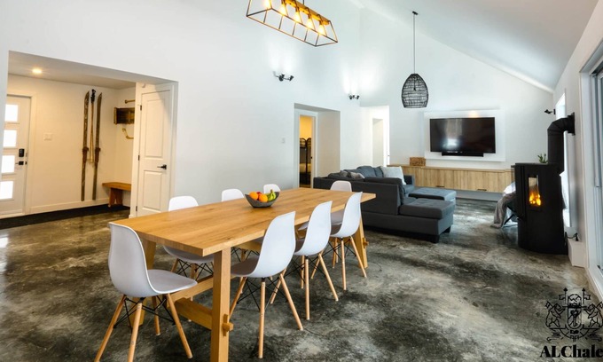Petite-Riviere-Saint-Francois Ski Chalet | Cocotte d'hiver - Warm with Spa