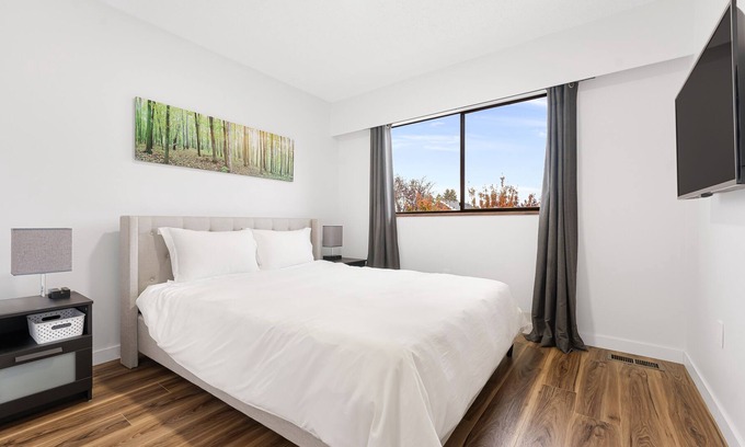 Fraserview House | Centrally Located Spacious 6 Bedroom 2.5 Washroom Home In Vancouver