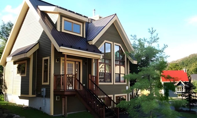 Stoneham Ski Chalet | Chalet ∙ 4 bedrooms ∙ 10 guests