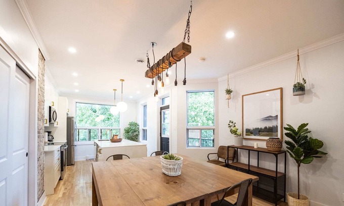 Pointe-Saint-Charles Apartment | Charming Top Floor Pointe-Saint- Charles Apt