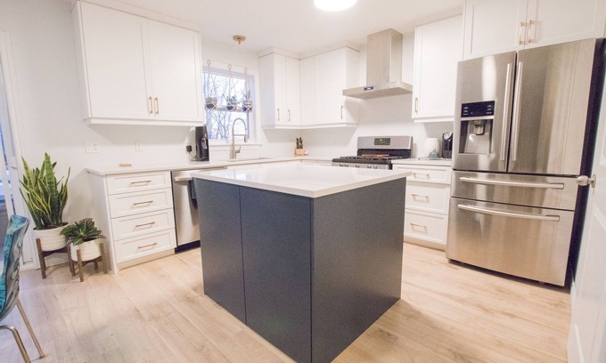 Dartmouth House | Cheerful home away from home in Dartmouth. Perfect for short term stays!