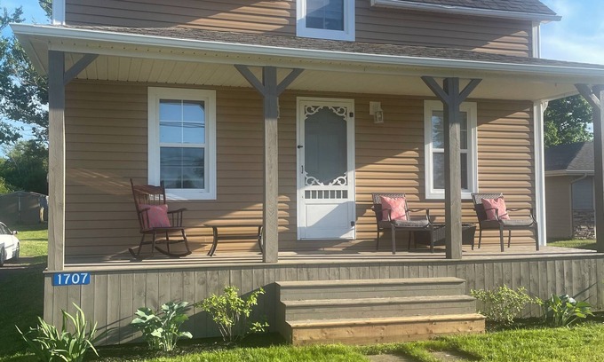 Grand Barachois House | Clean, Spacious House. Minutes away from the Beach.