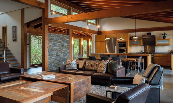 Tofino House | Coastal View-Waterfront, Tranquil, Hot Tub, Sauna!