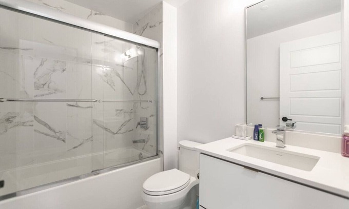 Innisfil Apartment | Comfy 1BR Condo w/Balcony, BBQ, Pool & Parking