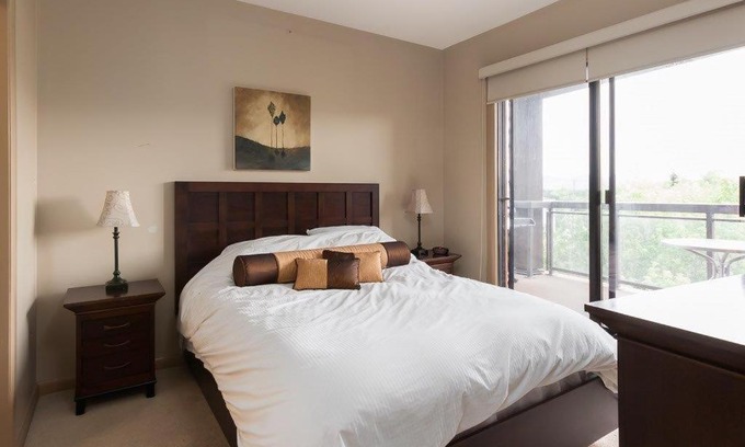 South Pandosy Apartment | Corner Apartment with Lake View #518