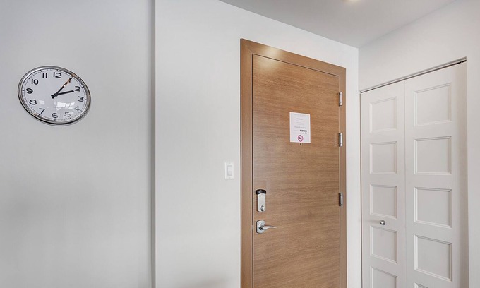 Laval Apartment | Corporate Stays | L'Equinoxe | Modern 1BR