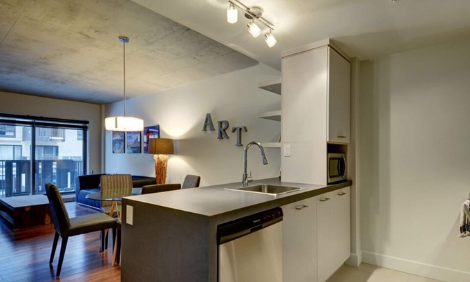 Cite-Universitaire Apartment | Corporate Stays | La Garde | Bright 1BR
