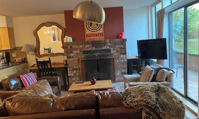Kitsilano House | Cozy 2-Bedroom Suite in the Heart of Kits