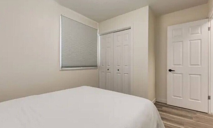 Northwest Calgary House | *Cozy* 3 BR - OnRoute to Banff