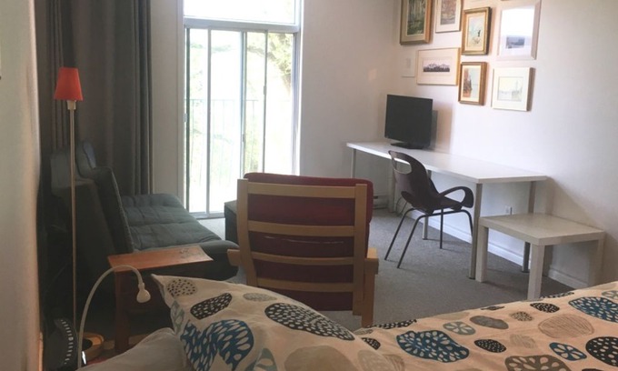 La Petite-Patrie House | Cozy and charming, in a great area, near Rosemont subway *monthly rental only