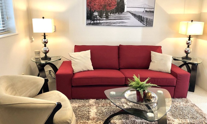 Burnaby House | Cozy Home on the Hill π‘ Clean and Comfortable