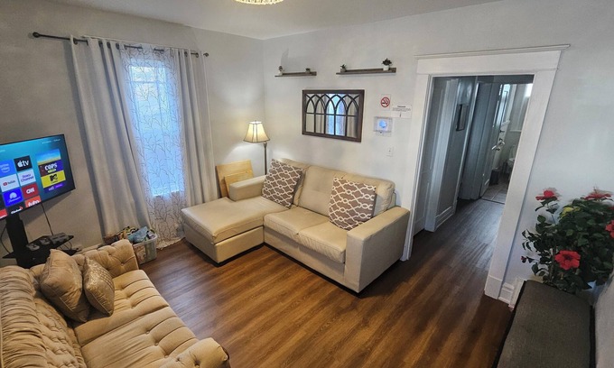 Niagara Falls House | Cozy home, steps away from all the entertainment.