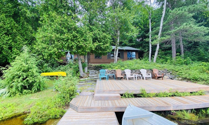 Lake of Bays Cottage | Digital Nomads and Family. Lakeshore Cottage on Rebecca Lake Muskoka
