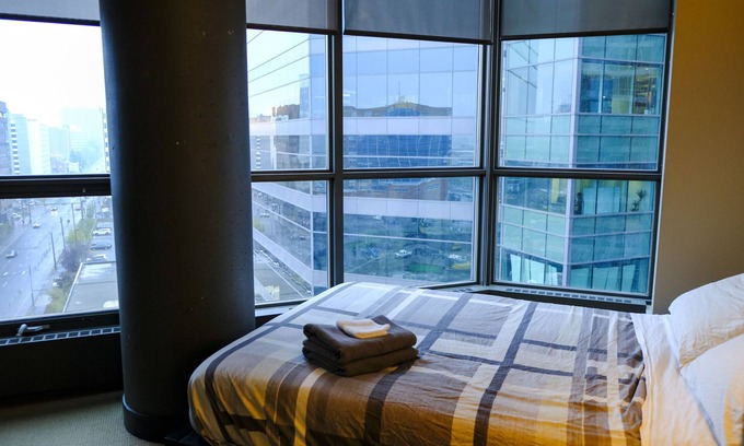 Victoria Park Condo | DOWNTOWN Luxury High-Rise Condo 2 BR / 2 BA Suite Next To BMO / Stampede Grounds