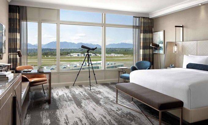 Richmond Hotel | Fairmont Vancouver Airport In-Terminal Hotel