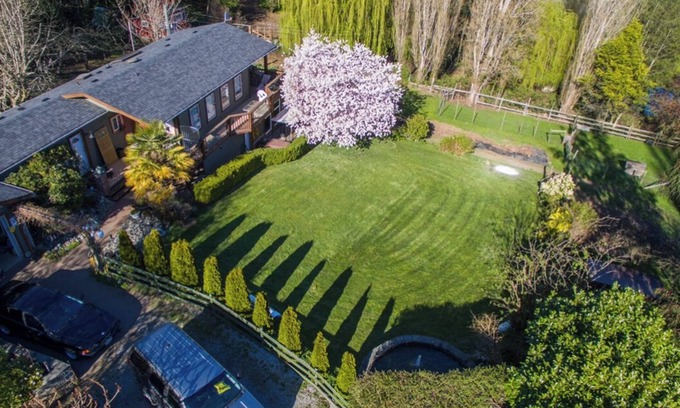 Sooke House | Farm - Stay