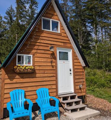 Brew Bay House | Farmhouse cabin on 33 acre farm
