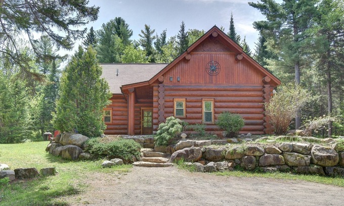 Fiddler Lake Resort Ski Chalet | Fiddler Lake Cottage #24 - Comfy Rabbit