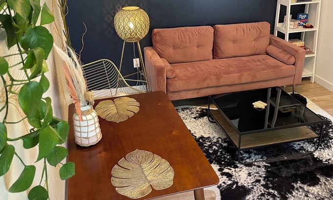Erbs Cove Apartment | Flora studio on the lake - minutes from St Martins!
