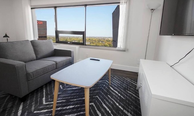 Downtown Winnipeg Apartment | Free Parking & Wi-Fi! Luxury Studio Suite