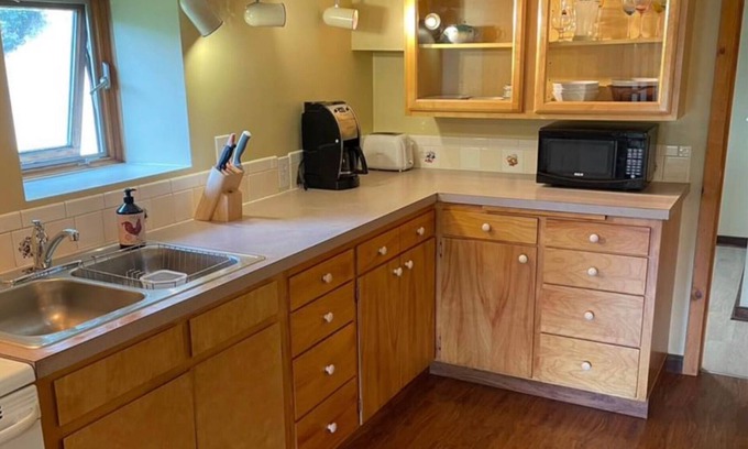 Rossland Apartment | Furnished 1 bedroom suite/quiet with beautiful mountain views