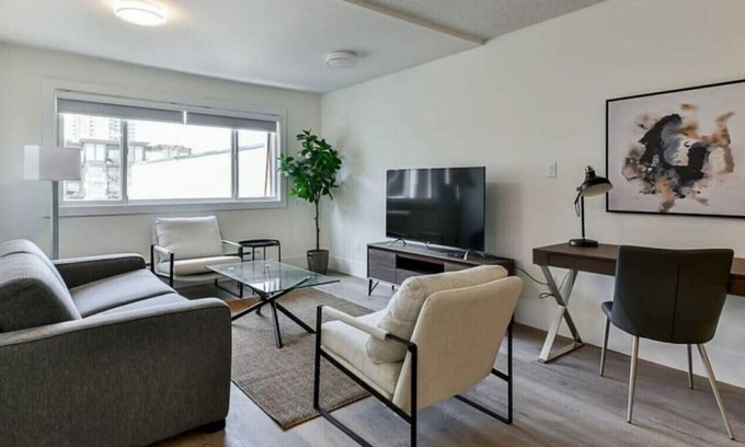 Surrey Apartment | Gateway Furnished Apartments Suite Thirteen