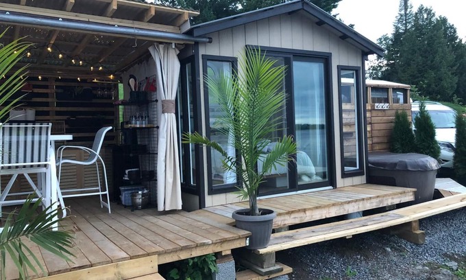 Plantagenet House | Glamping at the Cabana!
