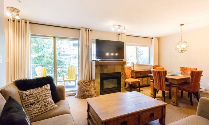Village North House | Gorgeous 2 Bed, Sleeps 6, Fully Renovated, Village location!