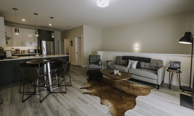 Teepee Town House | Gorgeous south facing 3BDR townhome!
