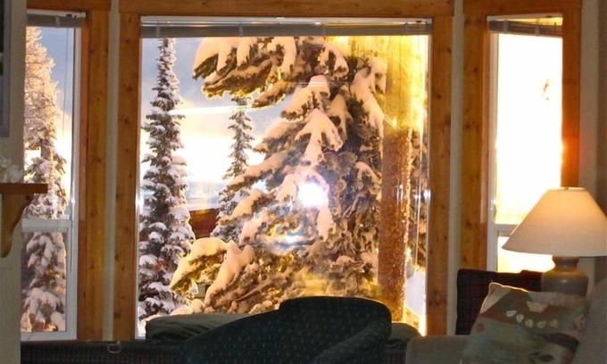 Big White Ski Resort Bed & Breakfast | Have fun with the Family- Hot coco by the fire & apres ski hot tub!