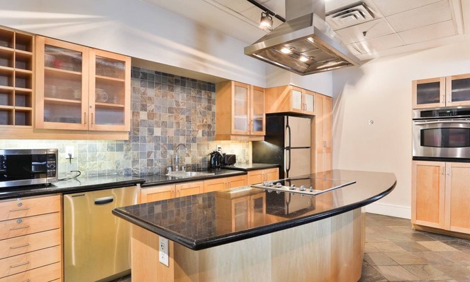 Toronto Entertainment District Apartment | Heart of downtown Toronto, furnished 2 BR Premium Superior Suite