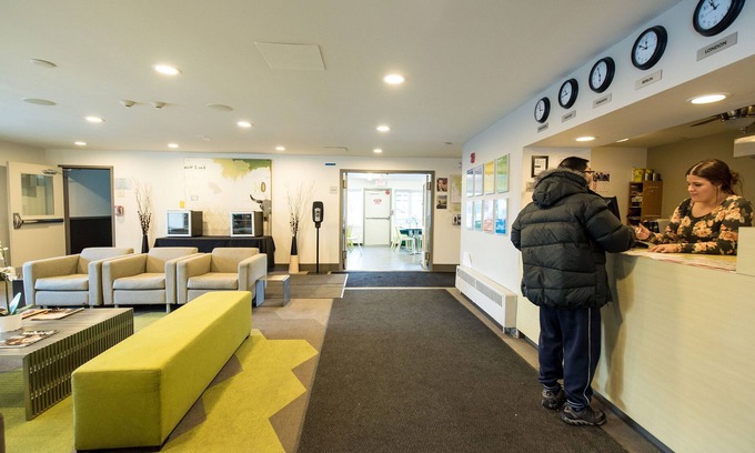 East Village Hostel | HI Calgary City Centre - Hostel