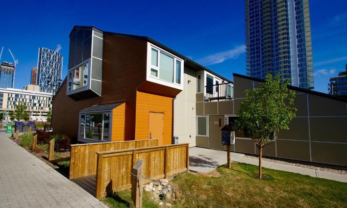 East Village Hostel | HI Calgary City Centre - Hostel