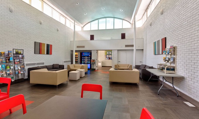 Whyte ave Hostel | HI Edmonton - Hostel