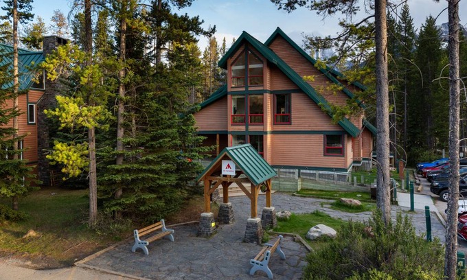 Lake Louise Hostel | Hostel ∙ 10 guests
