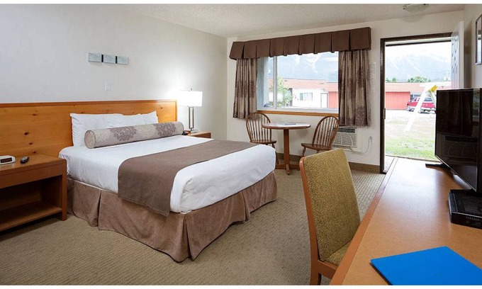 Canmore Hotel | Hotel ∙ 1 bedroom ∙ 2 guests