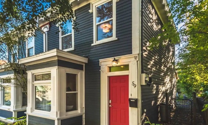 Waterford Valley House | House Patrick | 4Bds | Loft Style | Parking