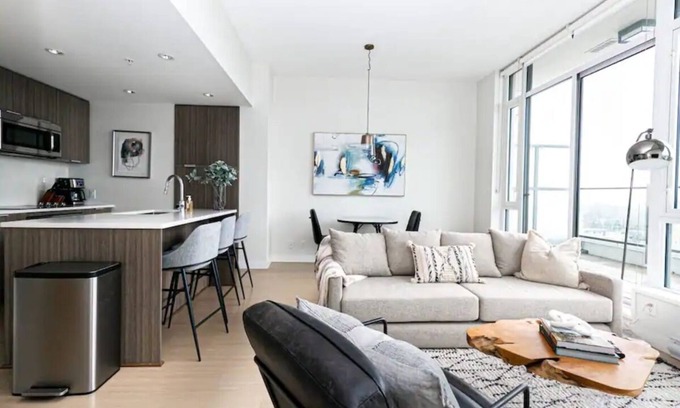 North Park Condo | Incredible Views! Luxe Penthouse Downtown Victoria